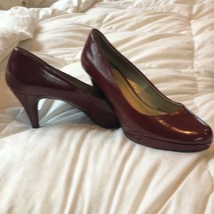 Red Bandolino heels 8